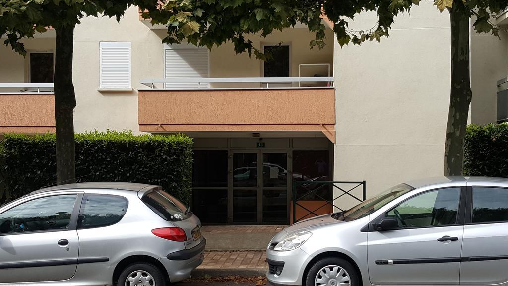 Appartement Le Marnois-Gare à Noisy-le-Grand Extérieur photo